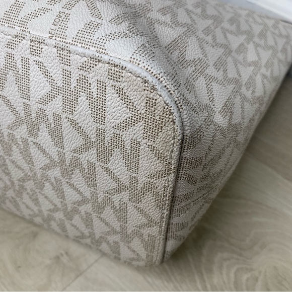 Michael Kors Jet Set Travel Medium Top Zip Multifunction Tote - Picture 8 of 15